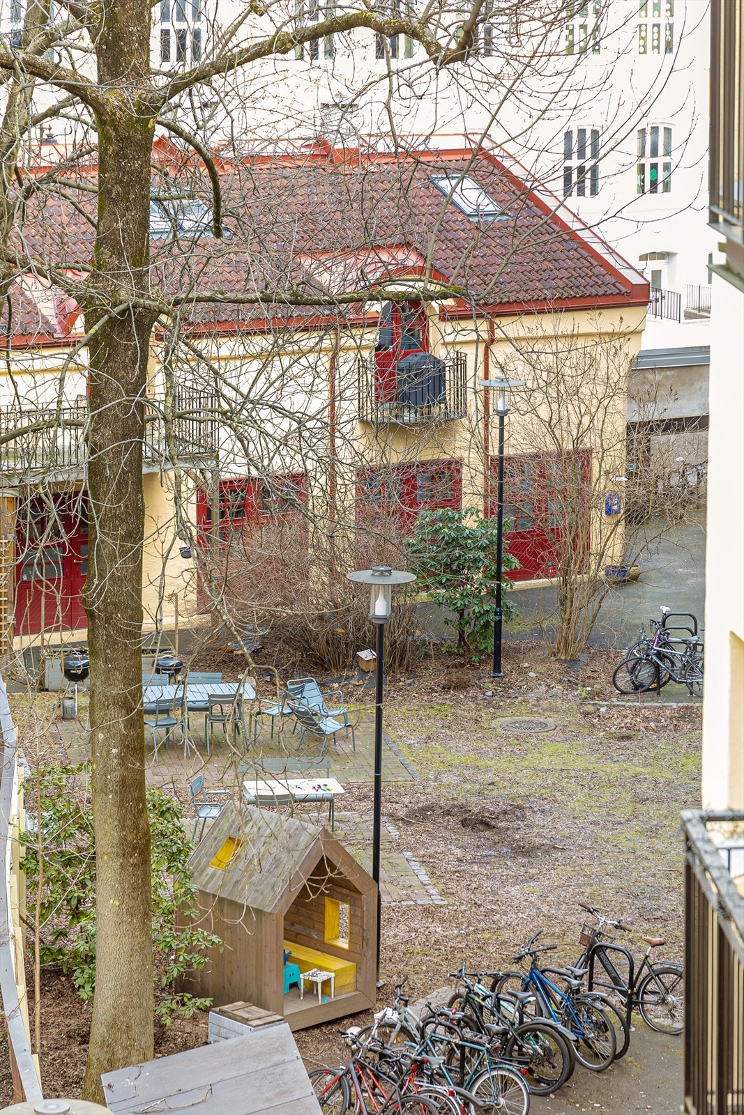 Det grønne miljøet skaper en rolig atmosfære og gir et flott fristed rett utenfor døren. Galleribilde