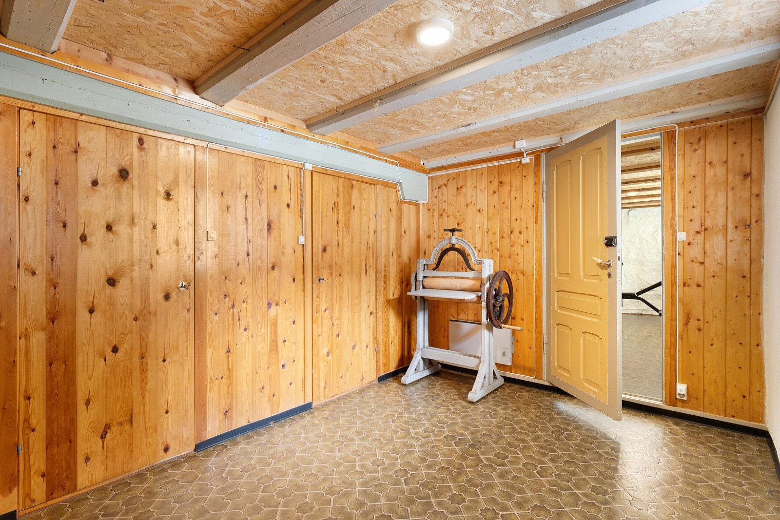 Kjeller med mye god bod og lagringsplass Galleribilde