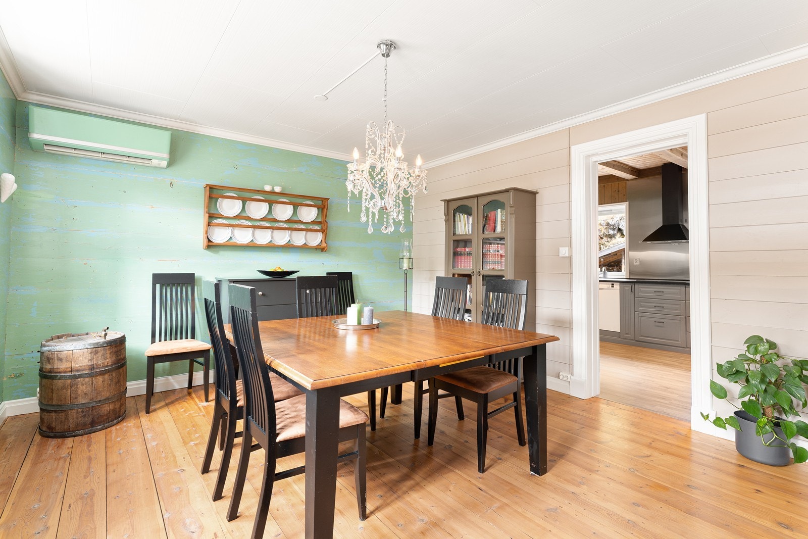 Boligen har gjennomgått en delvis oppussing og modernisering i senere tid, noe som har gjort den til et prakteksemplar på hvordan man kan bevare det beste fra fortiden mens man skaper en fremtidig drømmebolig Galleribilde