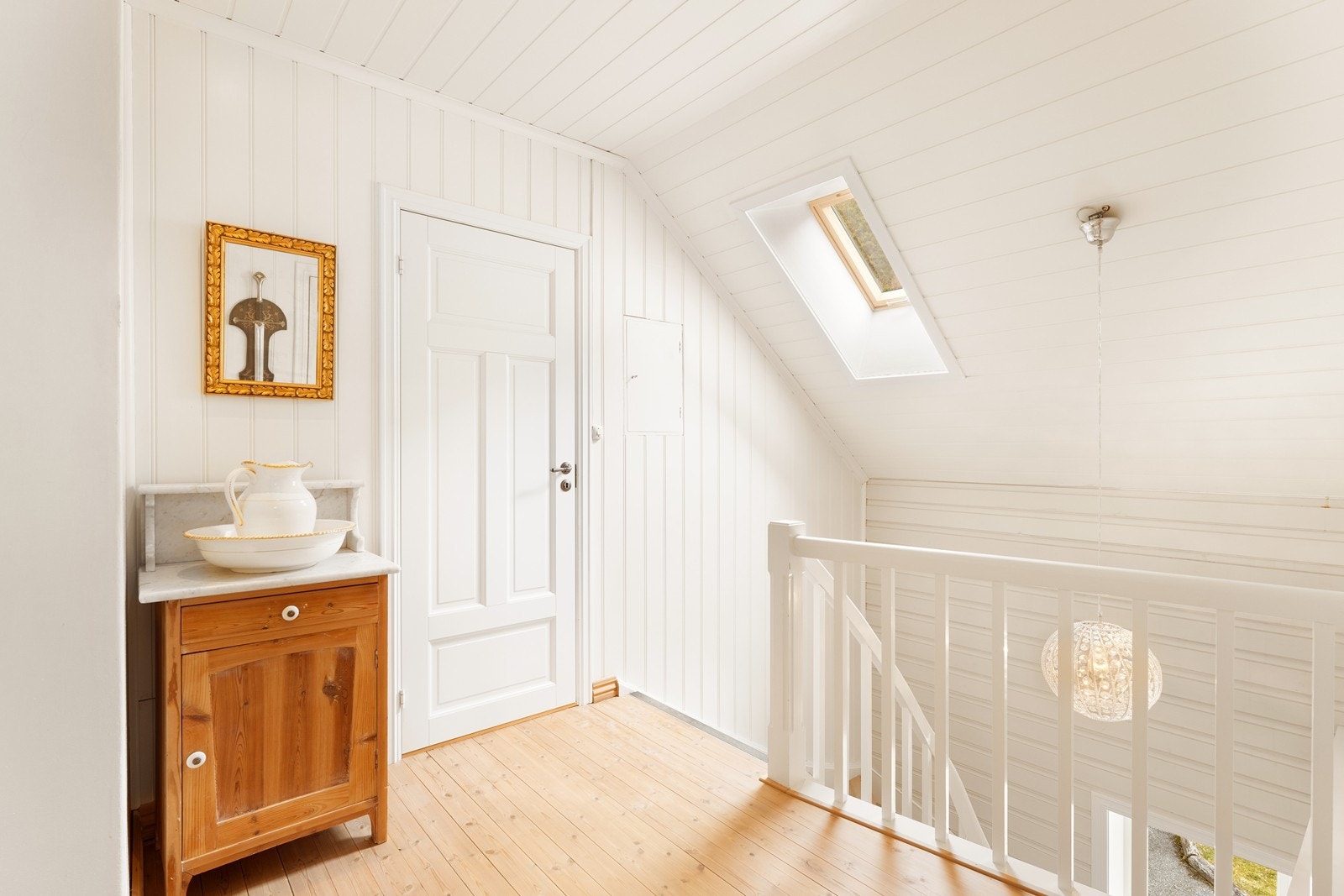 Trappen fører deg opp til 2.etasje Galleribilde