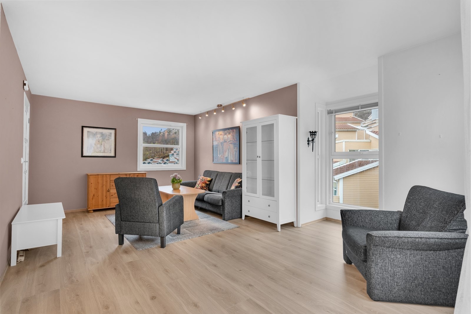 Nytt laminatgulv i 2022 Galleribilde