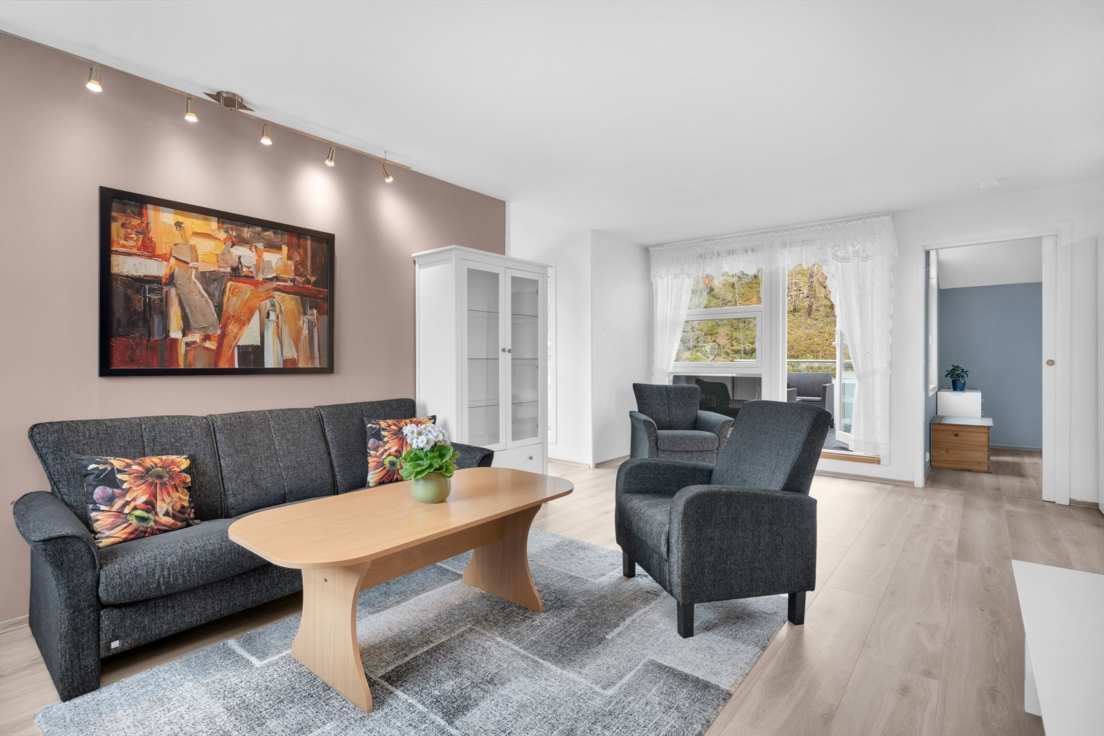 Velkommen til en fin og lys leilighet i flotte omgivelser Galleribilde