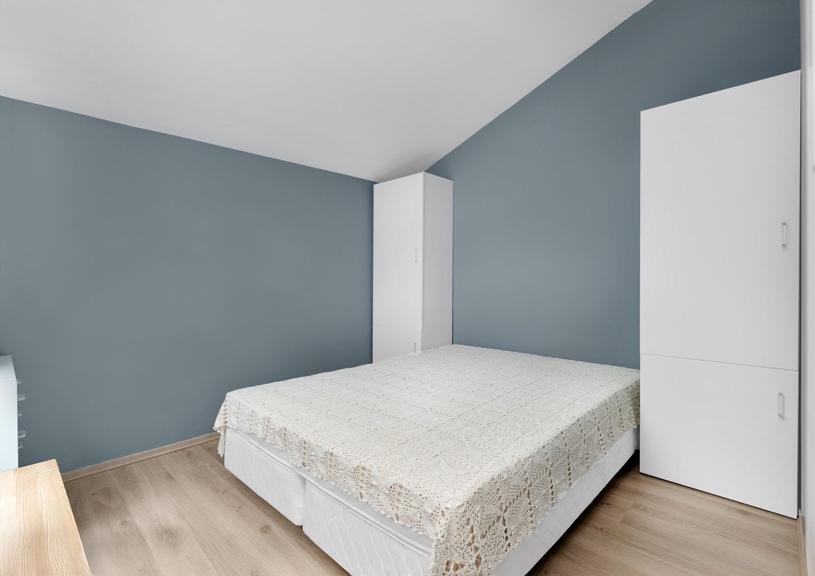 Soverom med plass til garderobeskap Galleribilde