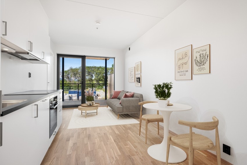 Åpen stue / kjøkkenløsning med utgang til balkong Galleribilde