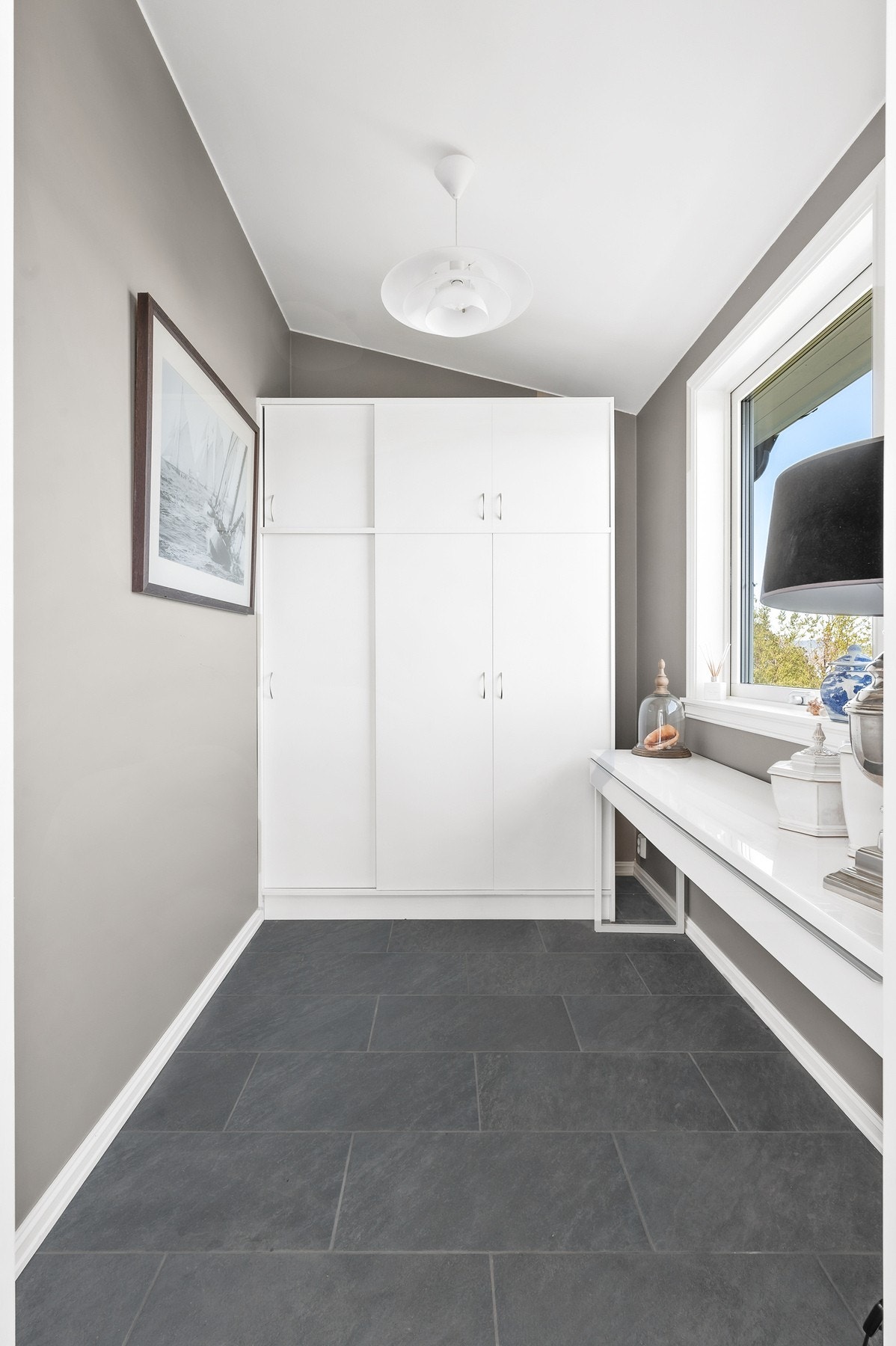 På kontoret er det lagt gulvvarme og satt inn vindu mot den fine utsikten. Galleribilde