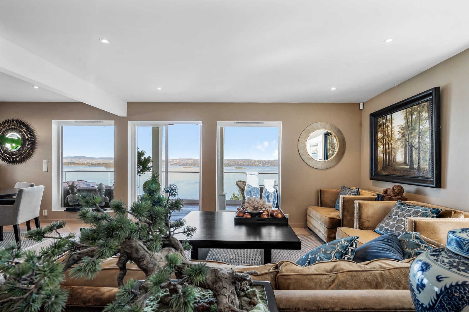 Velkommen til Solstua terrasse 11, presentert av Andreas F. Loeng v/EIE eiendomsmegling. Galleribilde