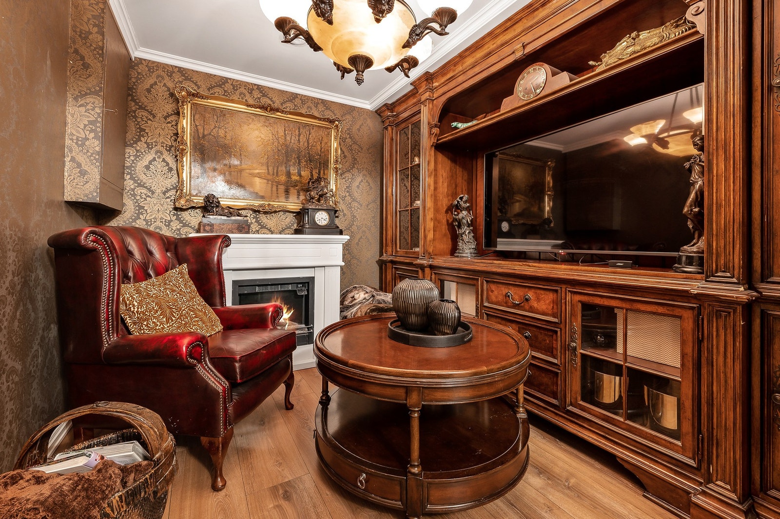 Rom benyttet som TV-stue. Godkjent byggemeldt som disponibelt rom. Galleribilde