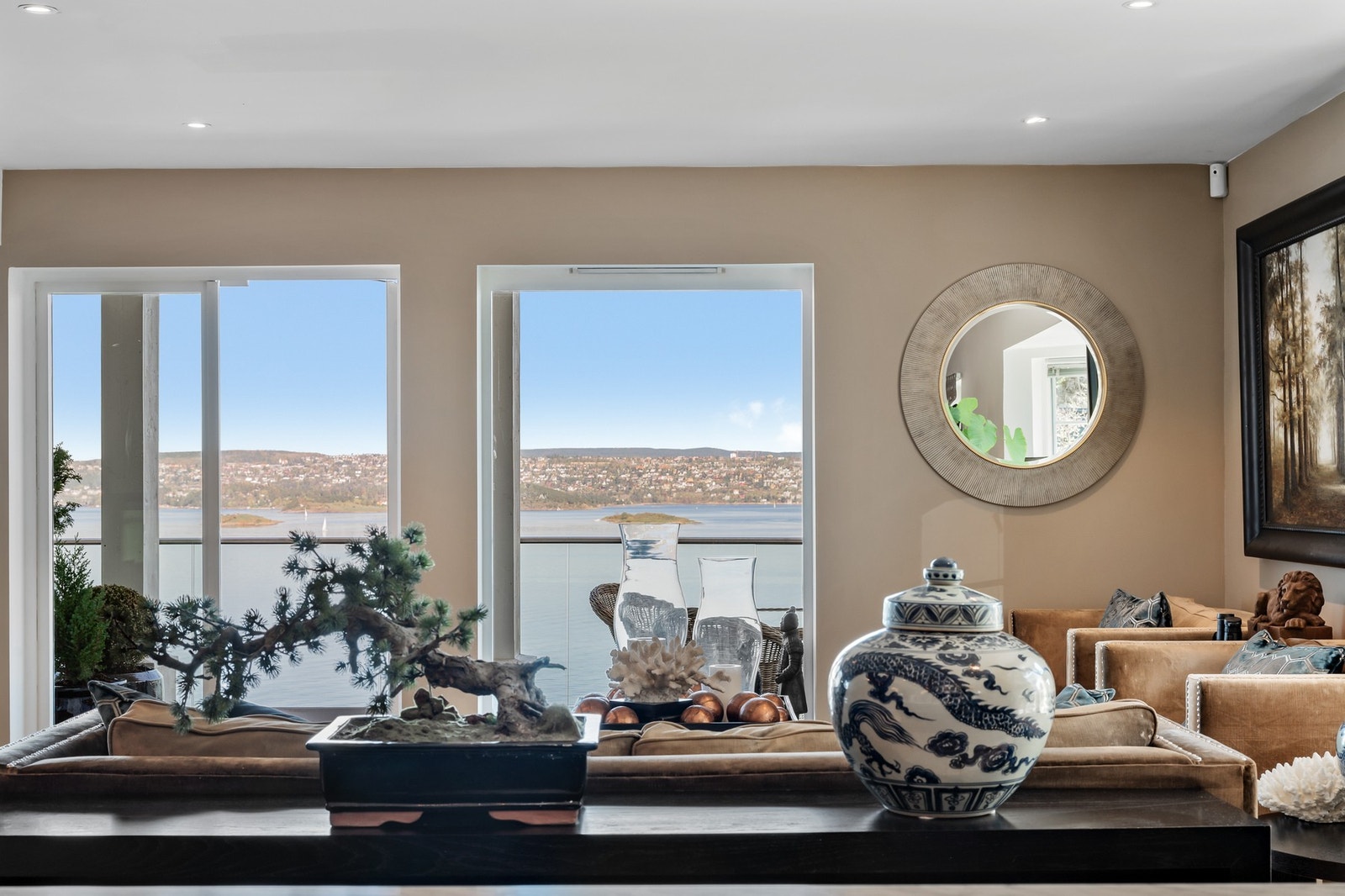 Her kan du lage mat med fin utsikt. Det er også enkelt å underholde gjester ved middagsselskap. Galleribilde