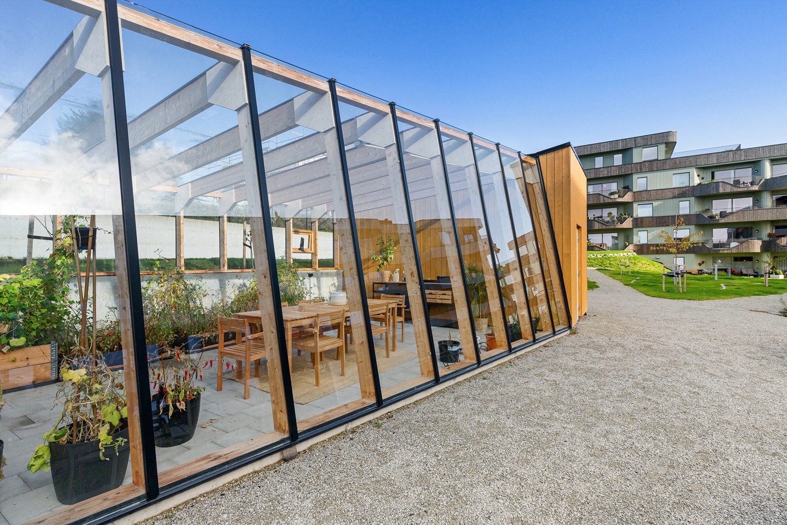 De utvendige fellesområdene som bidrar til et godt sosialt miljø for borettslaget. Galleribilde