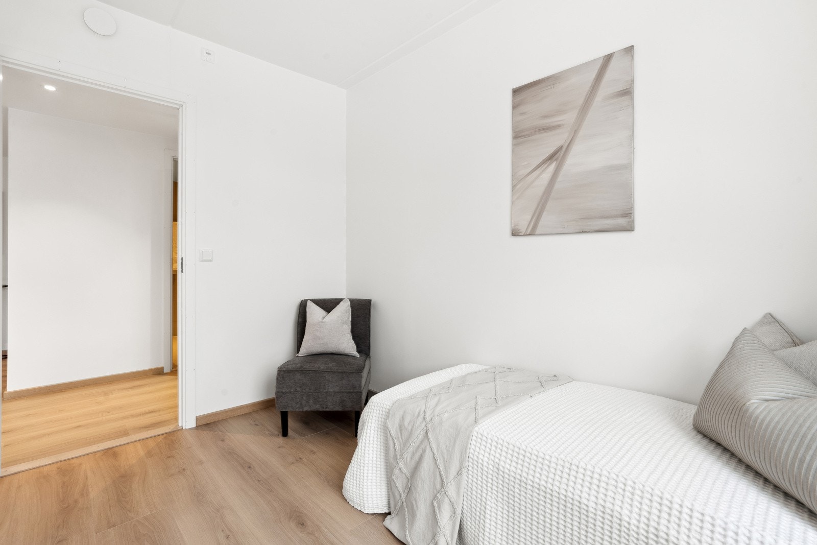 Her har du plass til diverse møblemt med bla et skrivebord eller kommode. Galleribilde