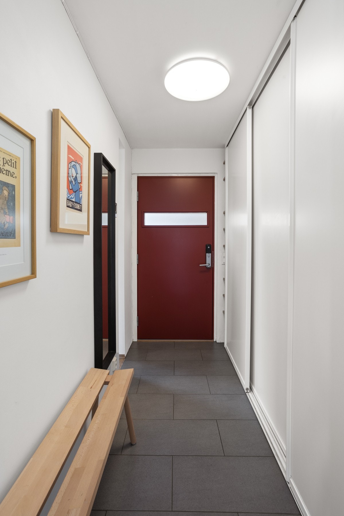 Gang. Det er egen inngang som gir en god rekkehusfølelse. Galleribilde