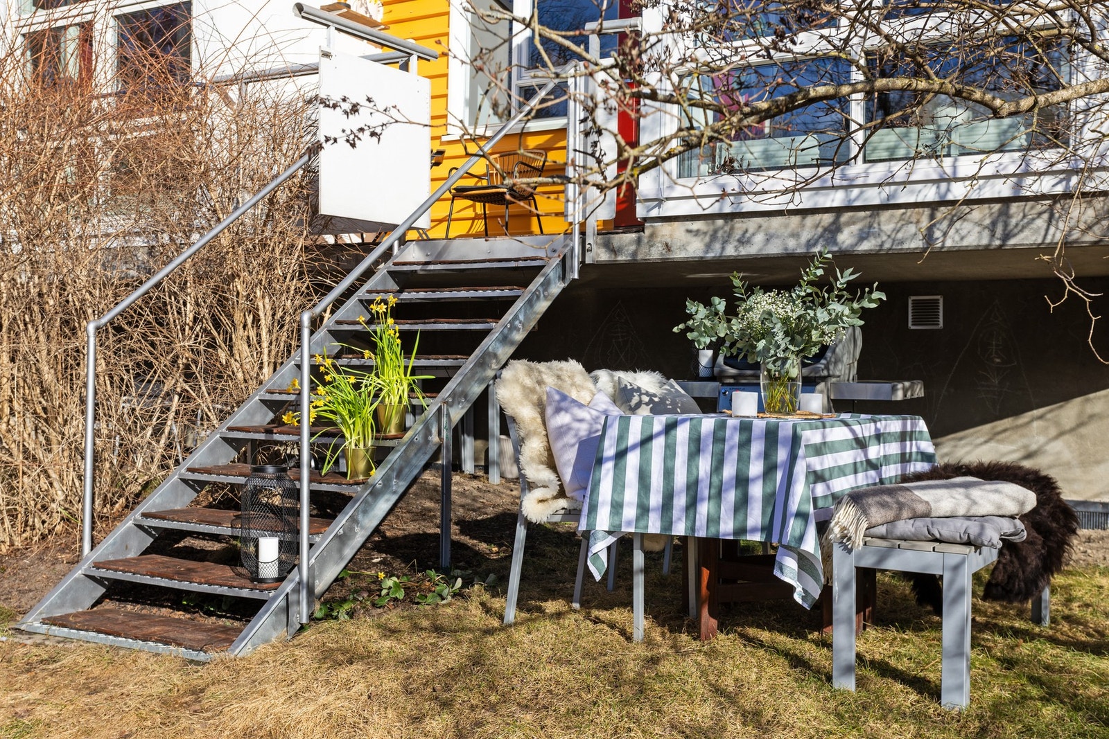 Felles gressplen med mulighet for lek og hygge. Galleribilde