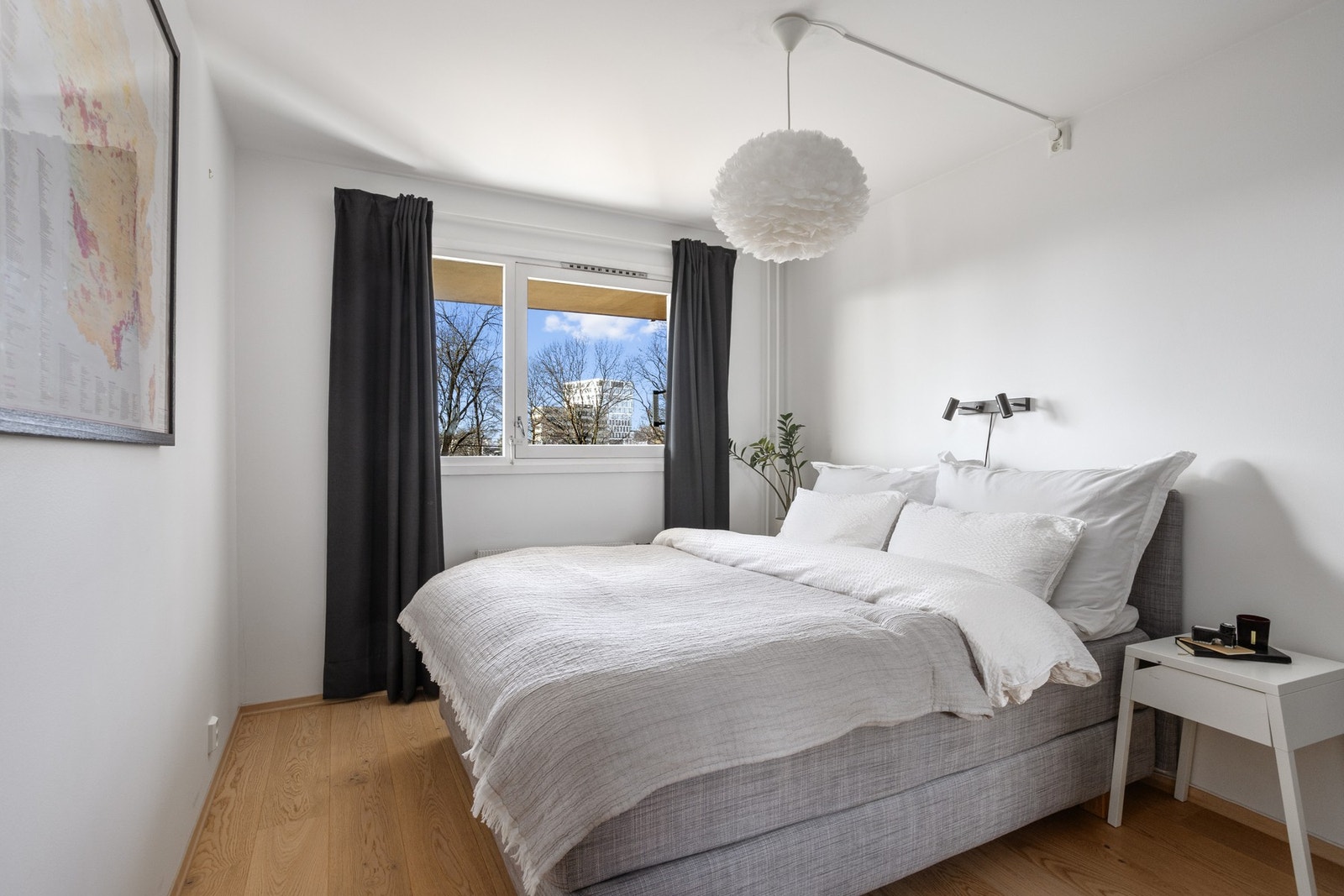 Hovedsoverom med god plass til dobbeltseng. Galleribilde