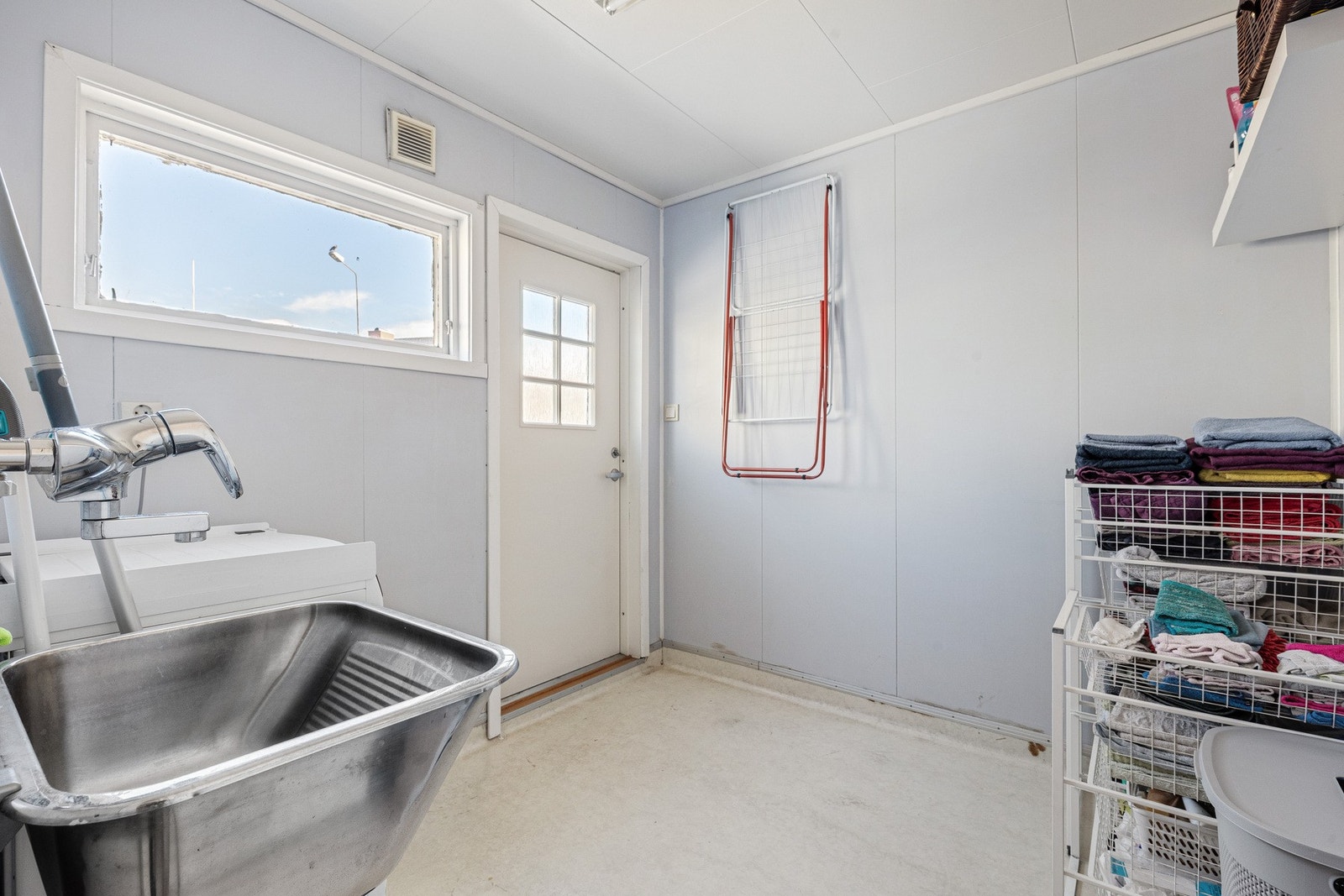 Praktisk vaskerom med direkte inngang fra utsiden Galleribilde