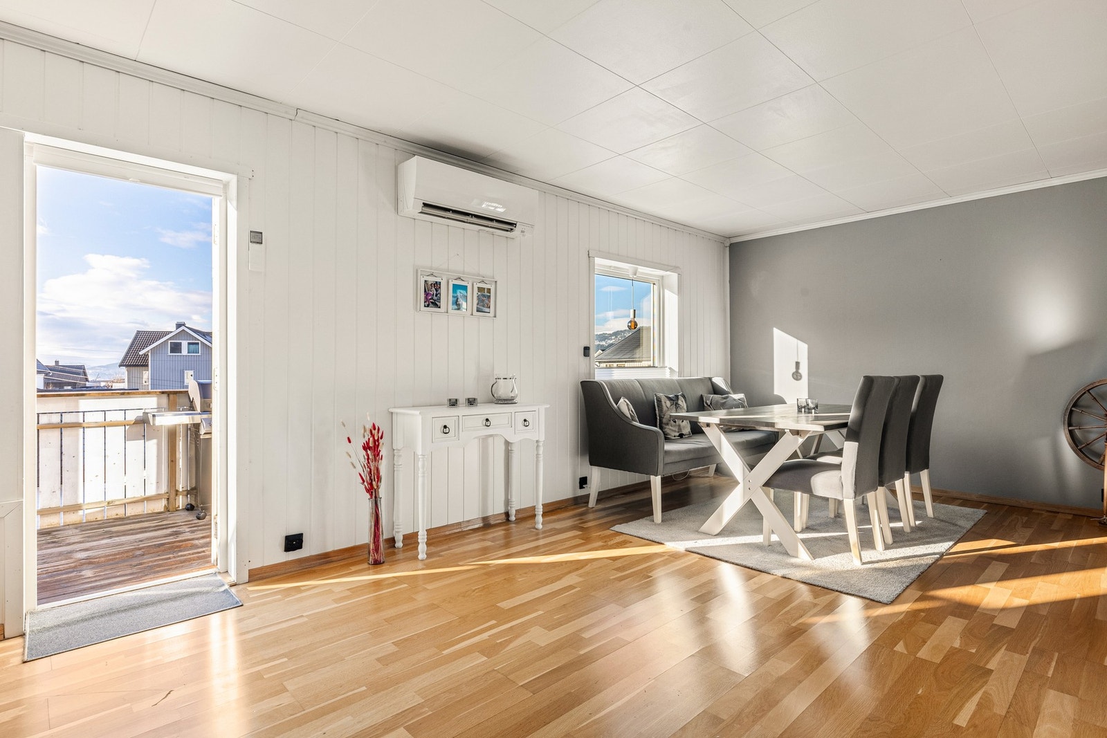 Fra stuen har du direkte utgang til balkong Galleribilde