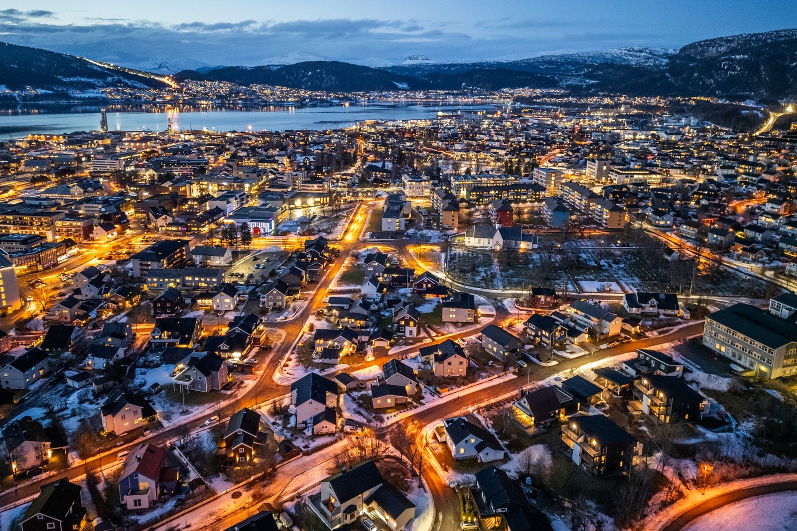 Gang avstand til dagligvarehandelen, kjøpesenter, restauranter, treningssenter og m.m Galleribilde