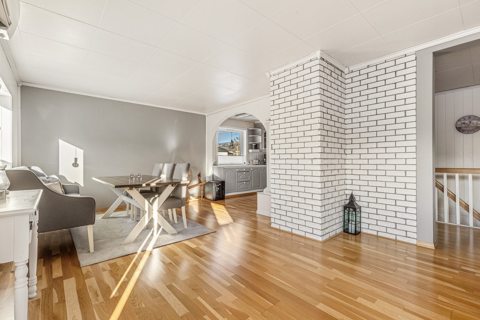 Med den delvis åpne løsningen får du flere sosiale soner selv ved matlagingen Galleribilde