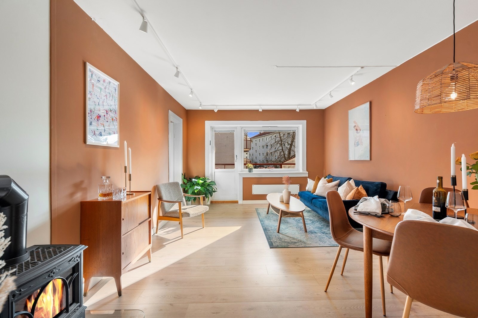 Her har du god plass til en komfortabel sofagruppe, TV og andre innrednings muligheter. Galleribilde