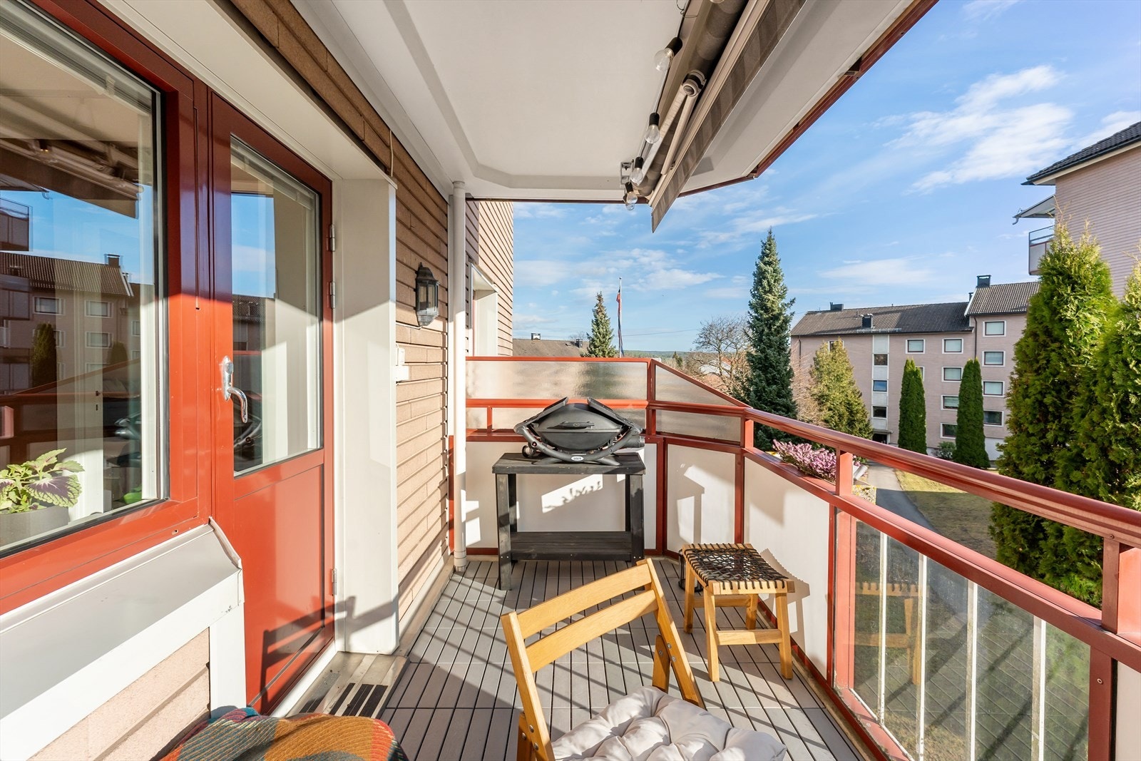 Fra stuen har du utgang til sydvendt balkong med gode solforhold. Galleribilde