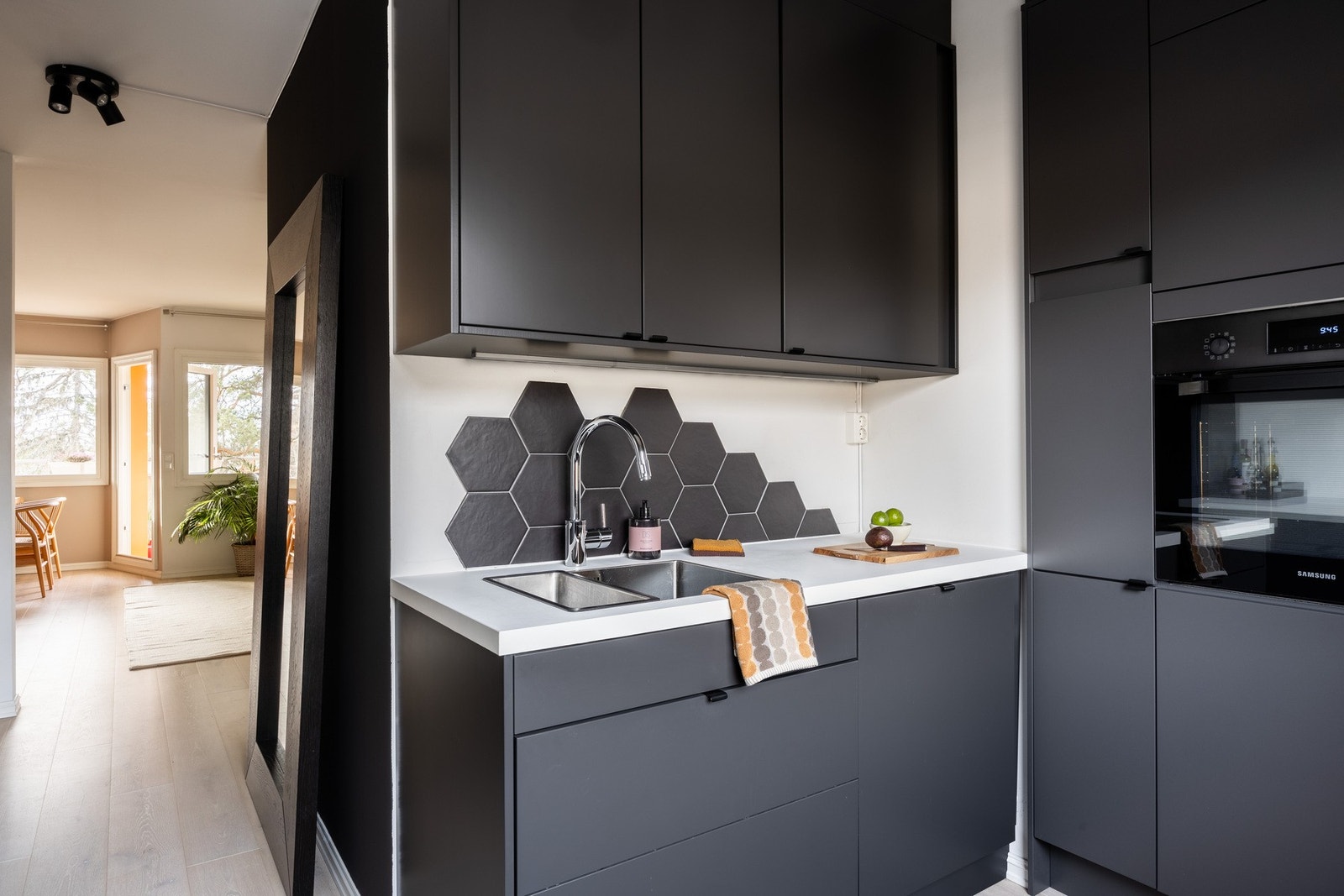 Integrerte hvitevarer medfølger salget. Galleribilde