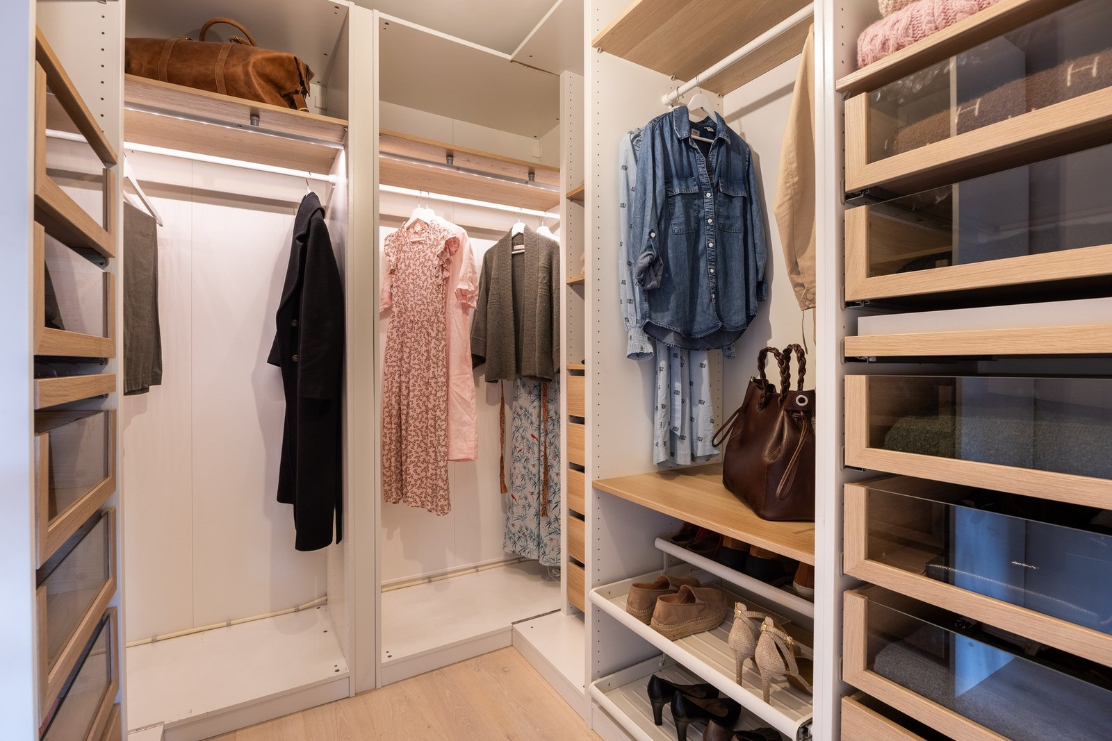 Hovedsoverommet har også en egen walk-in garderobe, et stort høydepunkt. Galleribilde