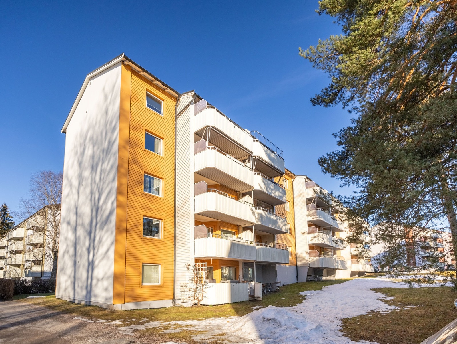 Representabel fasade. Det vil bli skiltet med EIE visningsskilt ved
fellesvisninger. Galleribilde