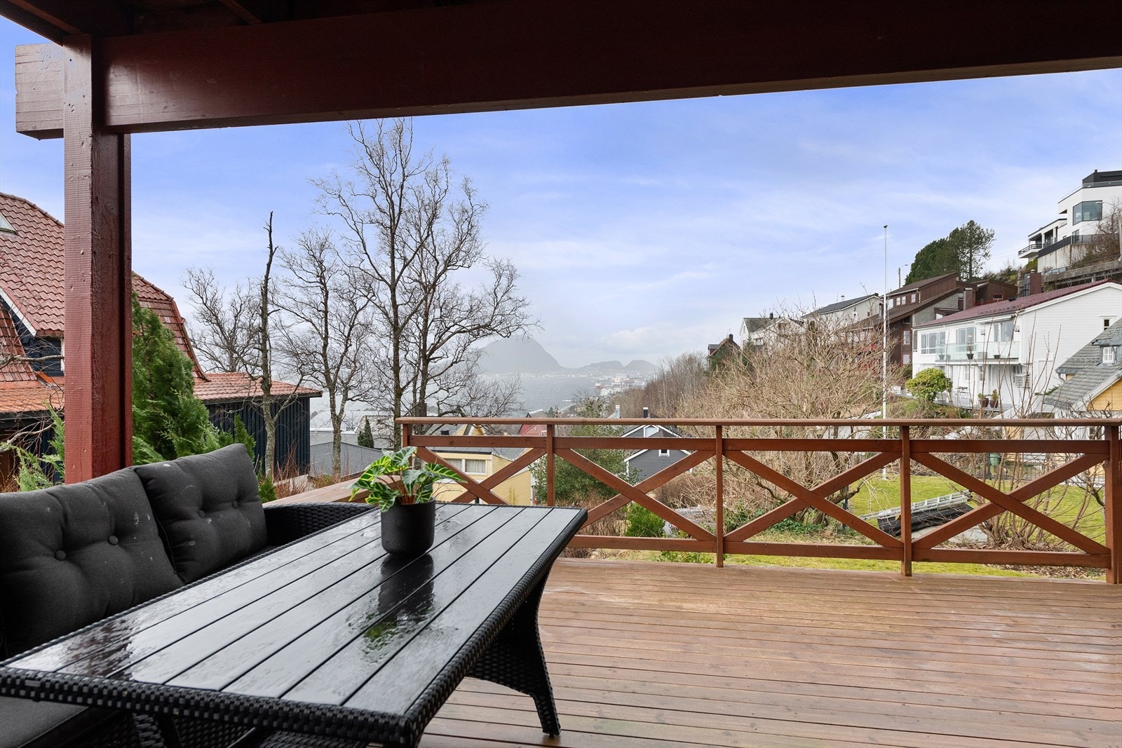 Velkommen til Kløvadalen 15 presentert av Marianne Stenseth v/Eiendomsmegler Vest! Galleribilde