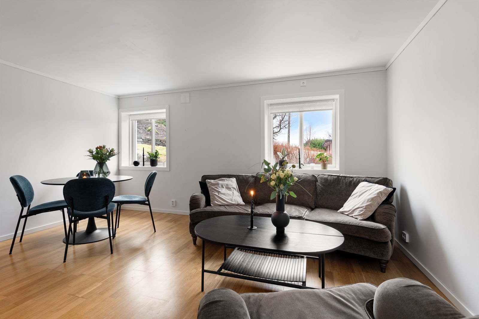 Det er gulvvarme i stue/kjøkken som gir en behagelig temperatur på vinterstid. Galleribilde