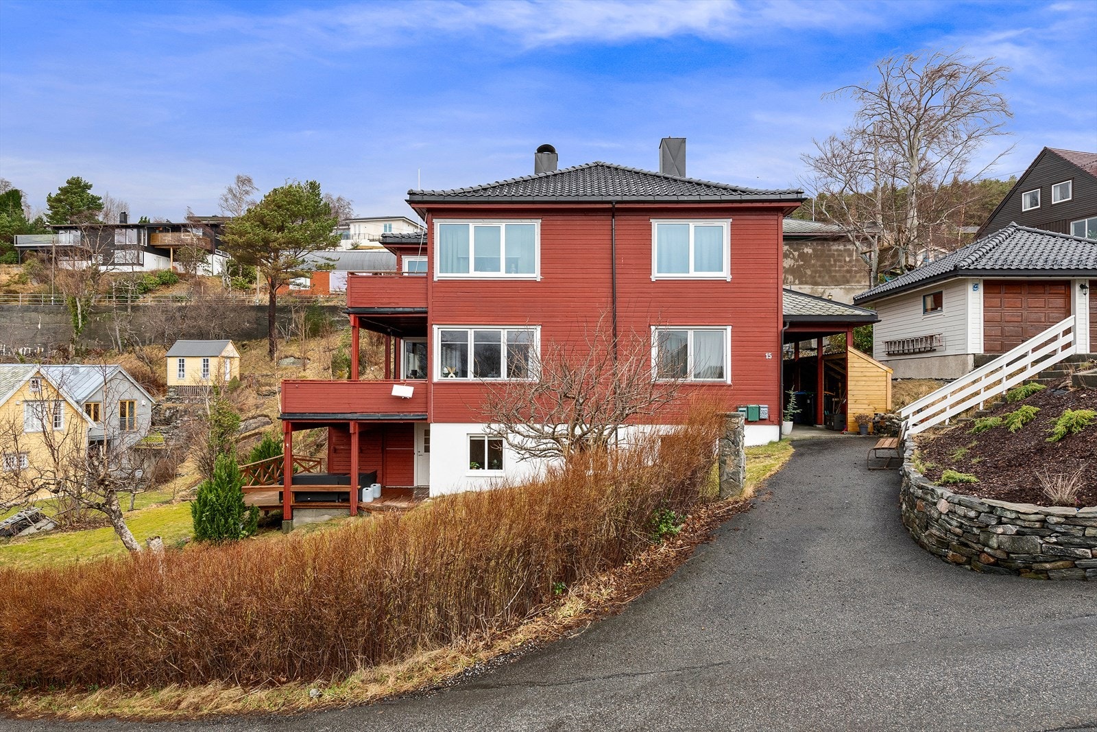 Leiligheten ligger fint til i boligens underetasje Galleribilde