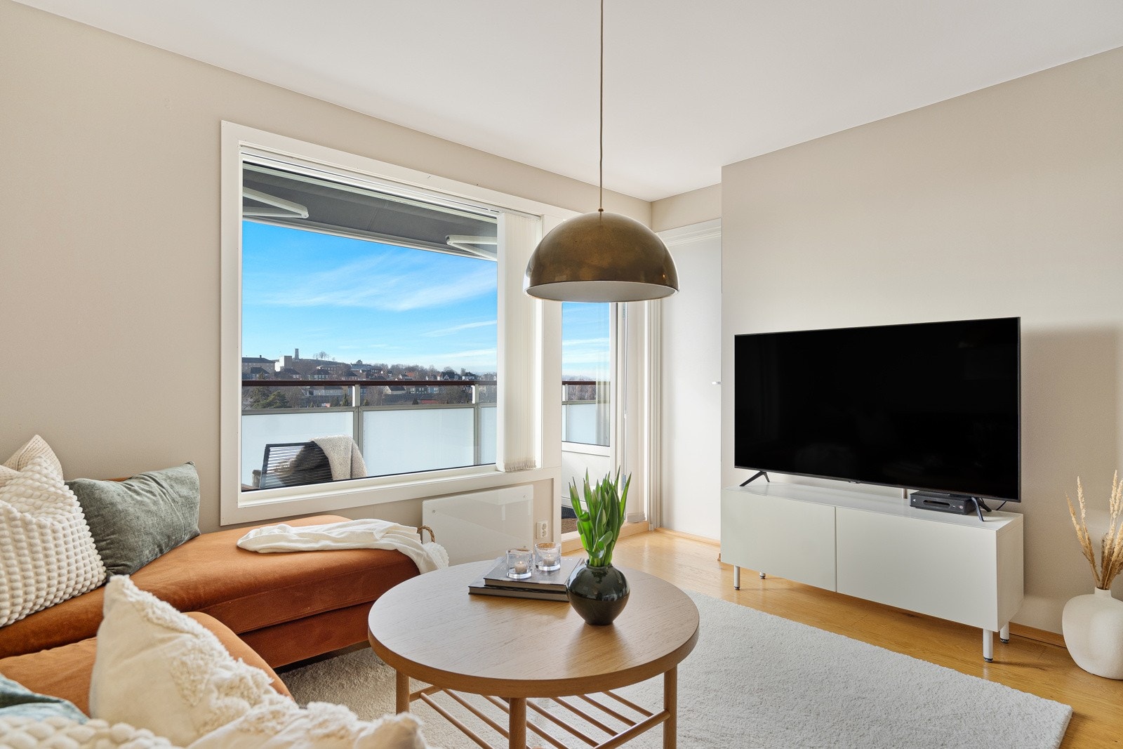 Lys og åpen stue Galleribilde