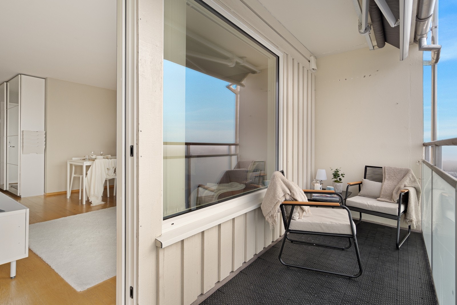 Meget solrik balkong Galleribilde