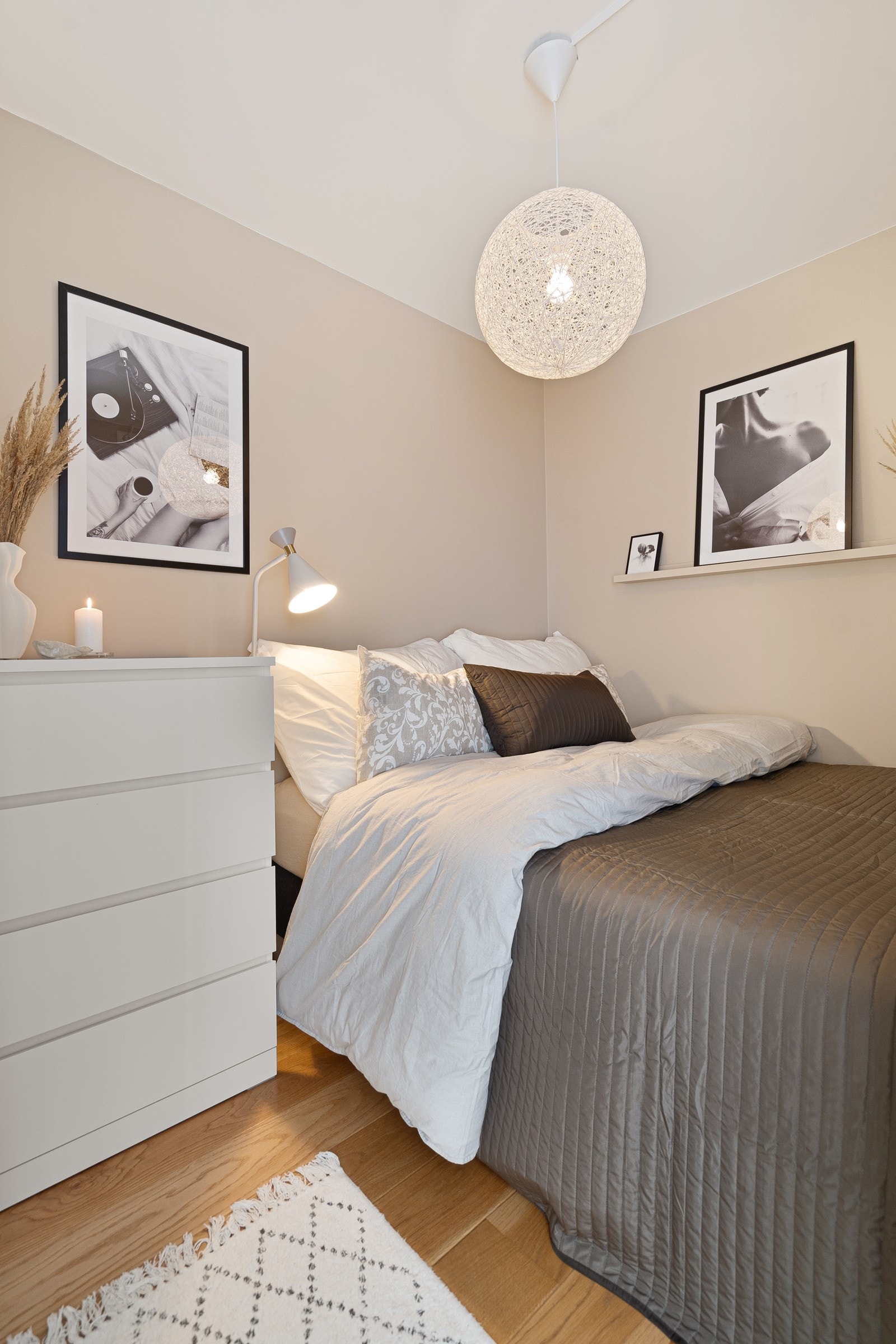 Romslig soverom Galleribilde