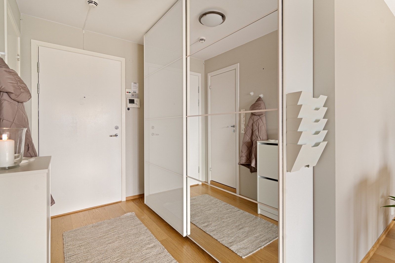 Hall med skyvedørgarderobe Galleribilde