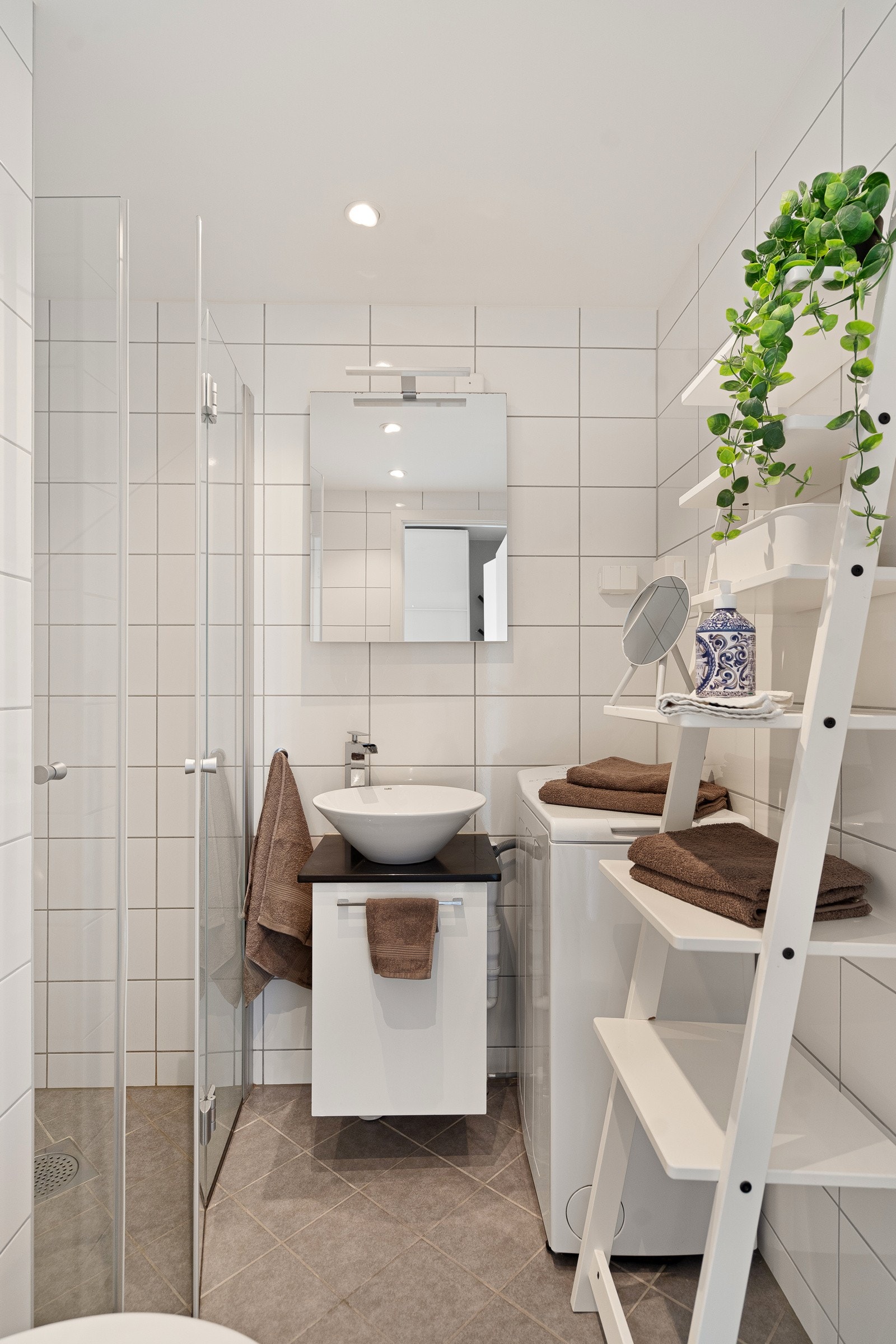 Bad med opplegg for vaskemaskin Galleribilde