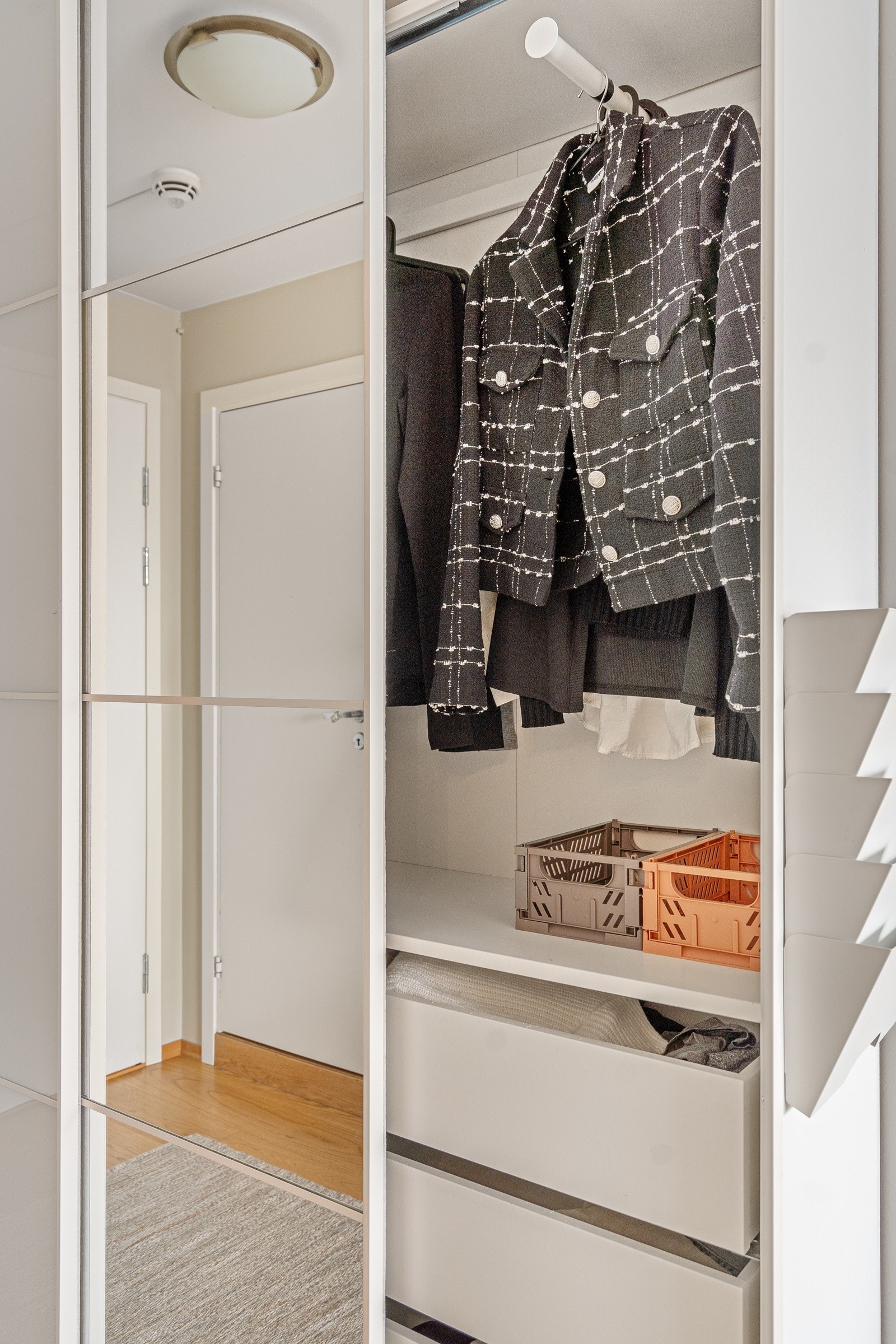 Hall med skyvedørgarderobe Galleribilde