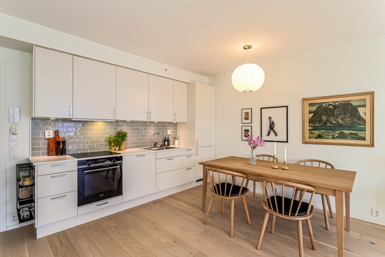 Leiligheten ble oppført i 2019 og innehar moderne kvaliteter. Galleribilde