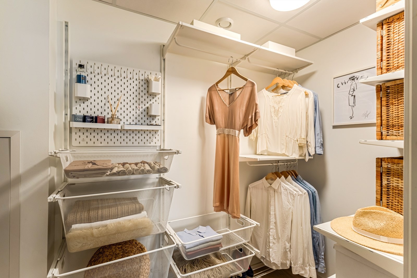 Hverdagsluksus med egen walk-in garderobe! Galleribilde