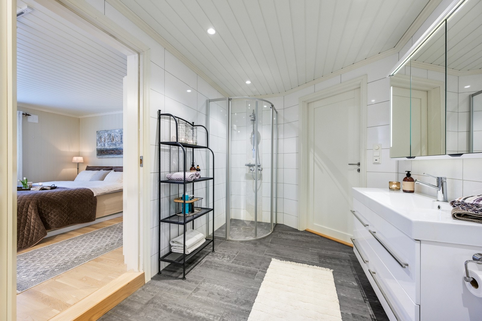 Dette rommet har i tillegg adkomst til eget bad Galleribilde