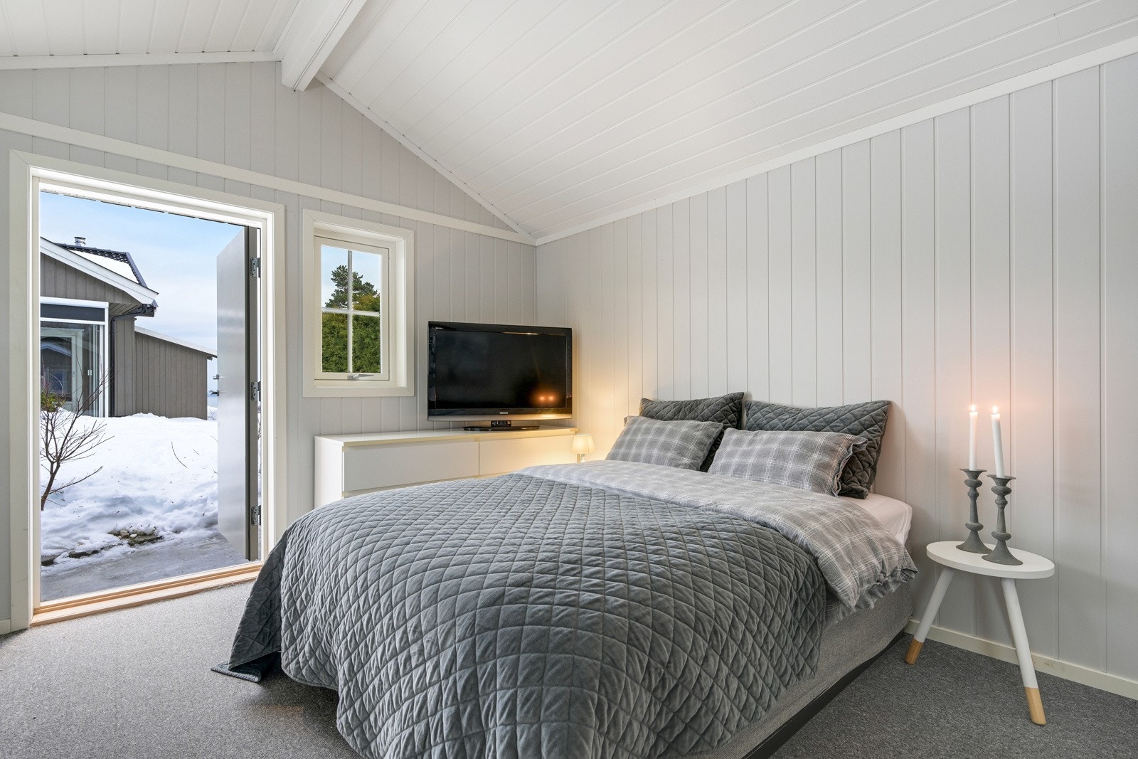 Vi tar turen ut og over til annekset Galleribilde