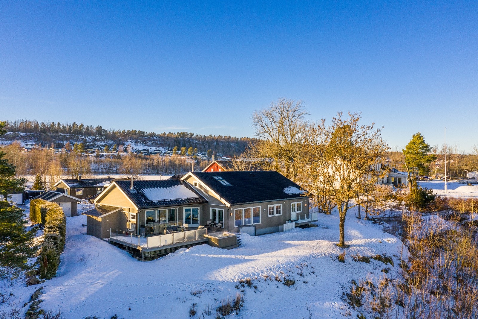 Her kan man nyte praktfull utsikt fra hele eiendommen Galleribilde