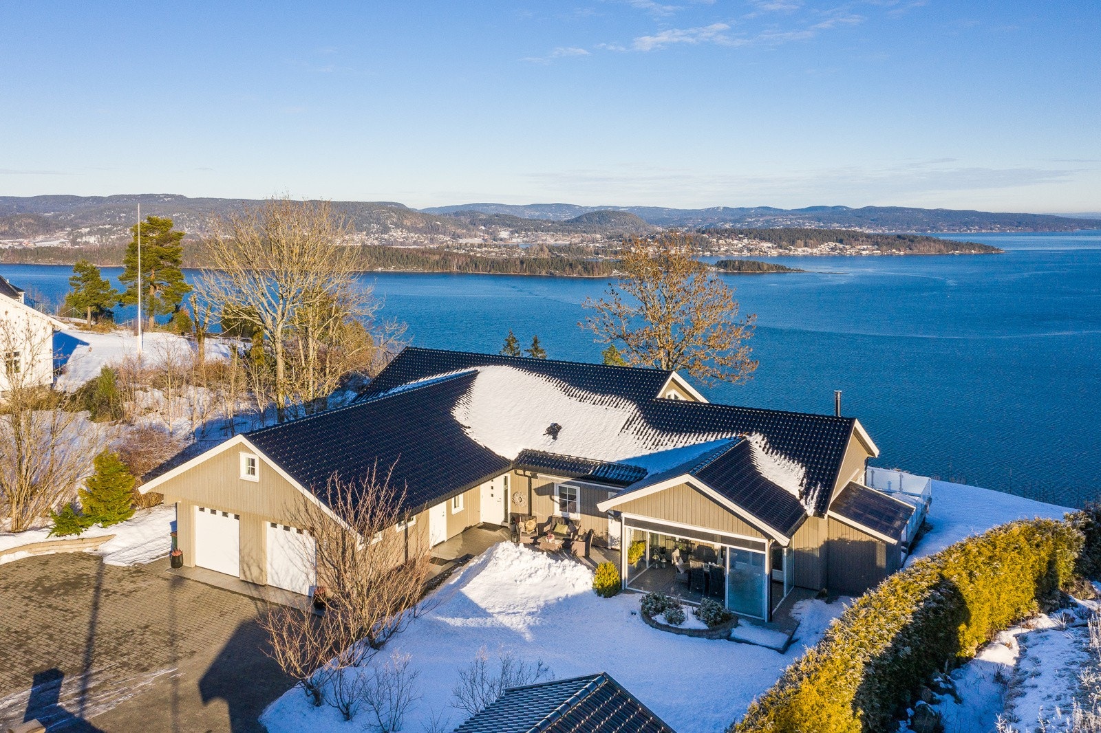 Boligen ligger i et fredelig og veletablert boligområde på Ramberg Galleribilde
