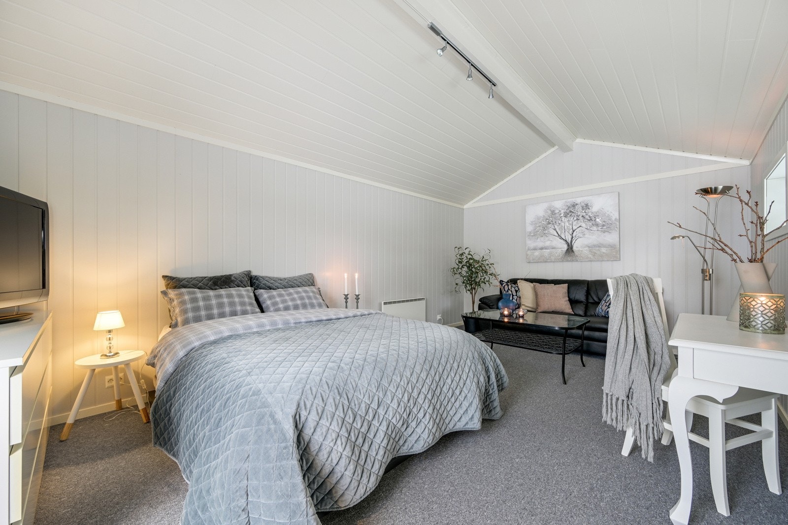 Perfekt som for eksempel et ungdomsrom (rommet er ikke søkt bruksendret) Galleribilde