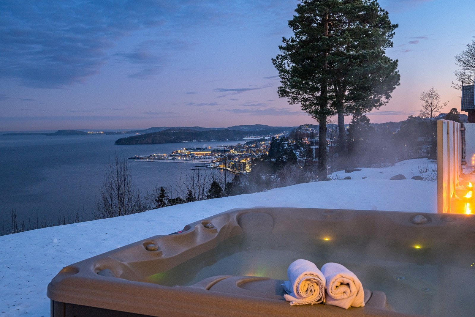 Fra boblebadet finner man roen mens man skuer utover den vakre skjærgården. Galleribilde