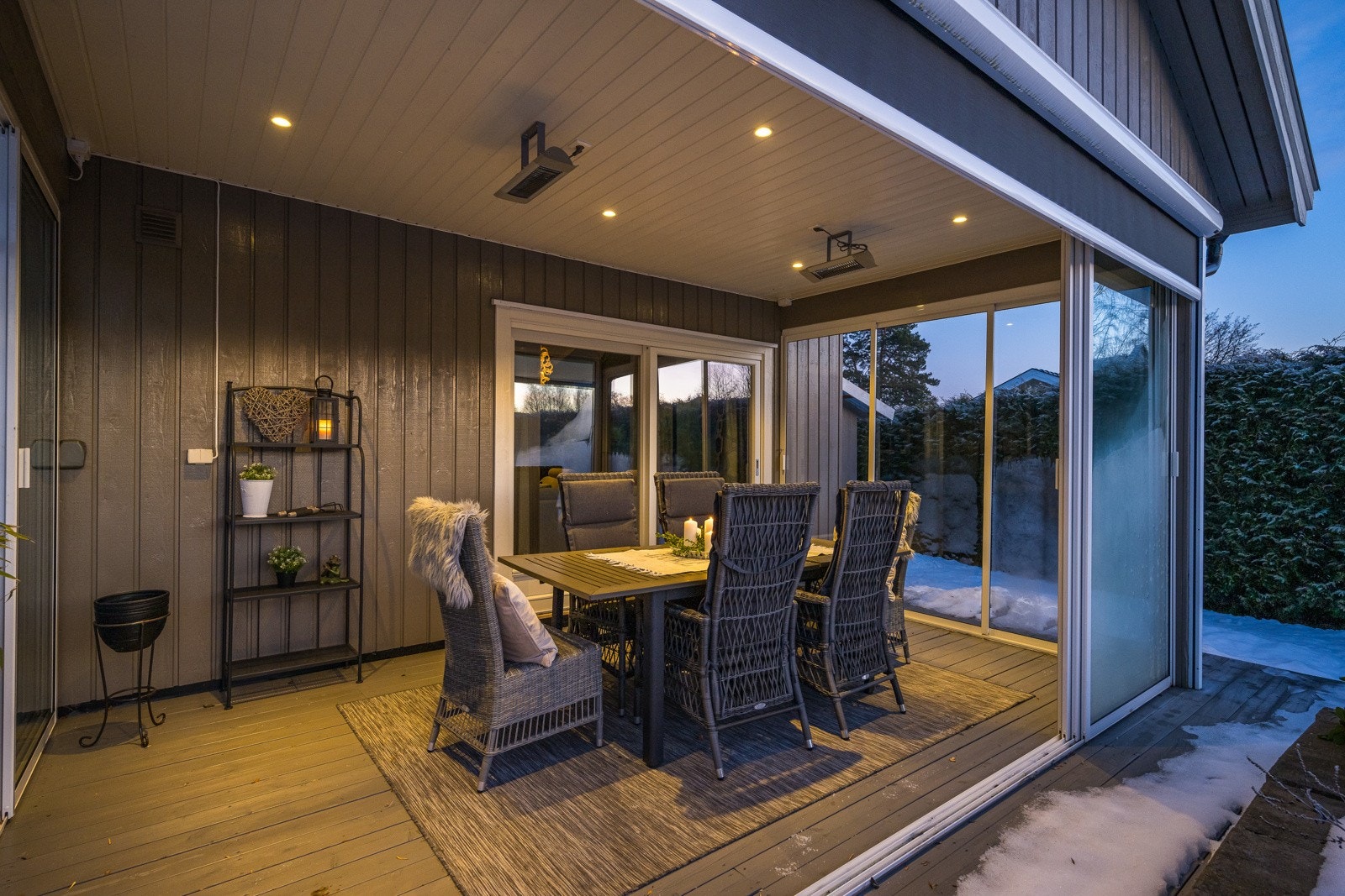 Vinduene kan skyves til side slik at solen slipper helt inn Galleribilde