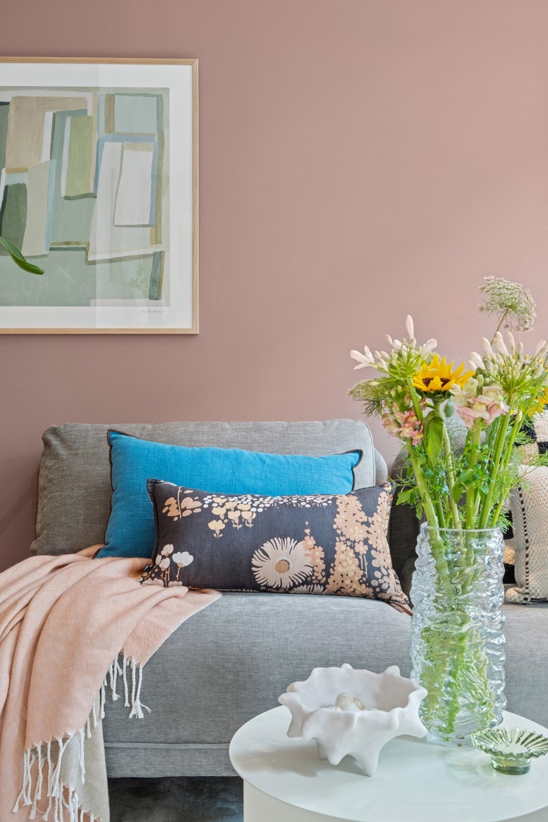 God takhøyde i stuen på ca. 2,51 meter. Galleribilde