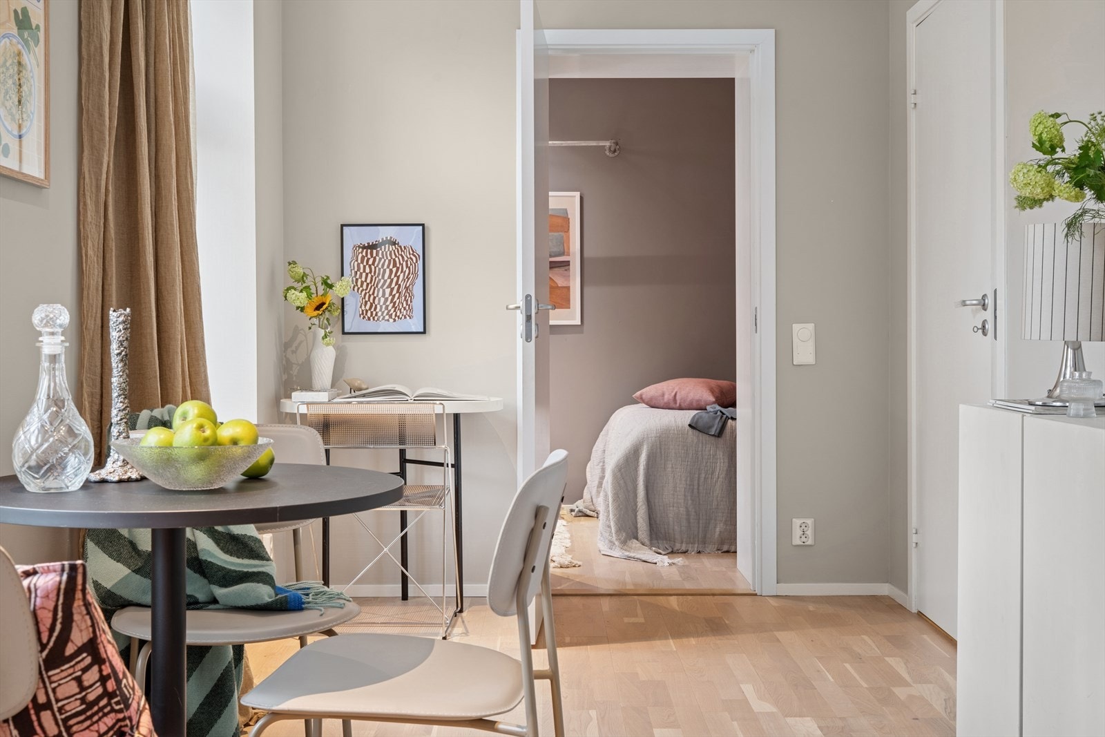 Leiligheten er utstyrt med balansert ventilasjon som bidrar til bedre inneklima. Galleribilde