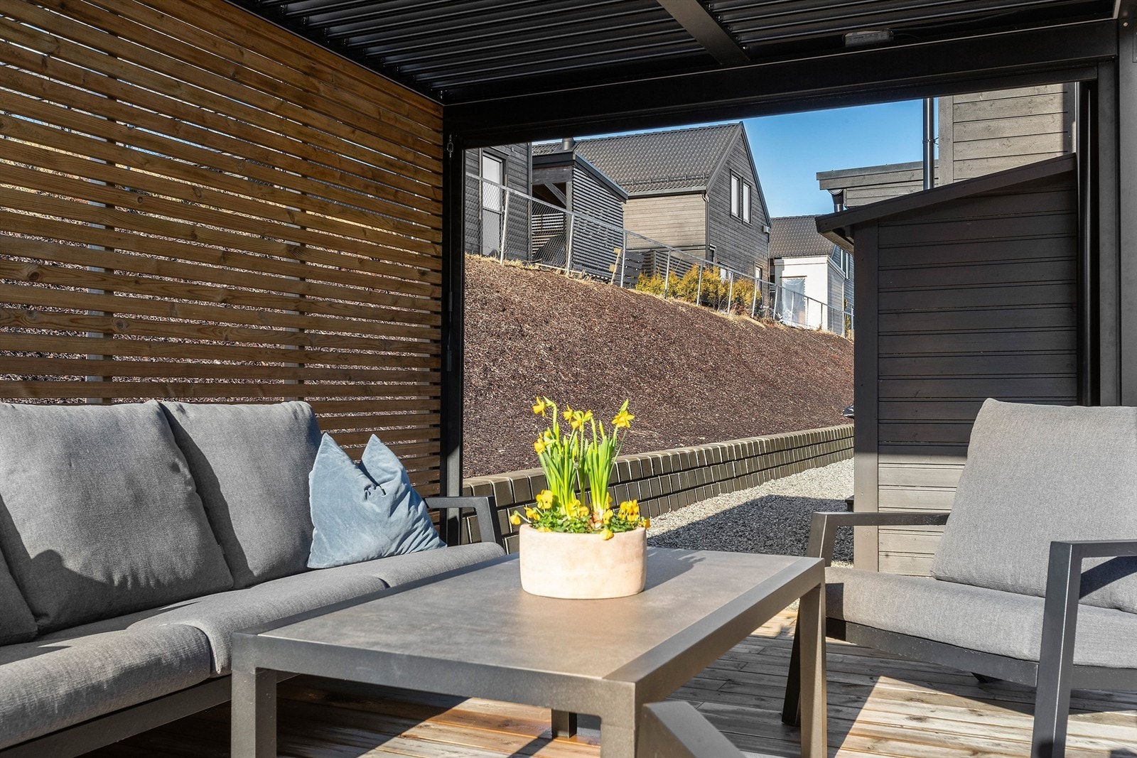Her er det kostet på hyggelig pergola/utestue Galleribilde