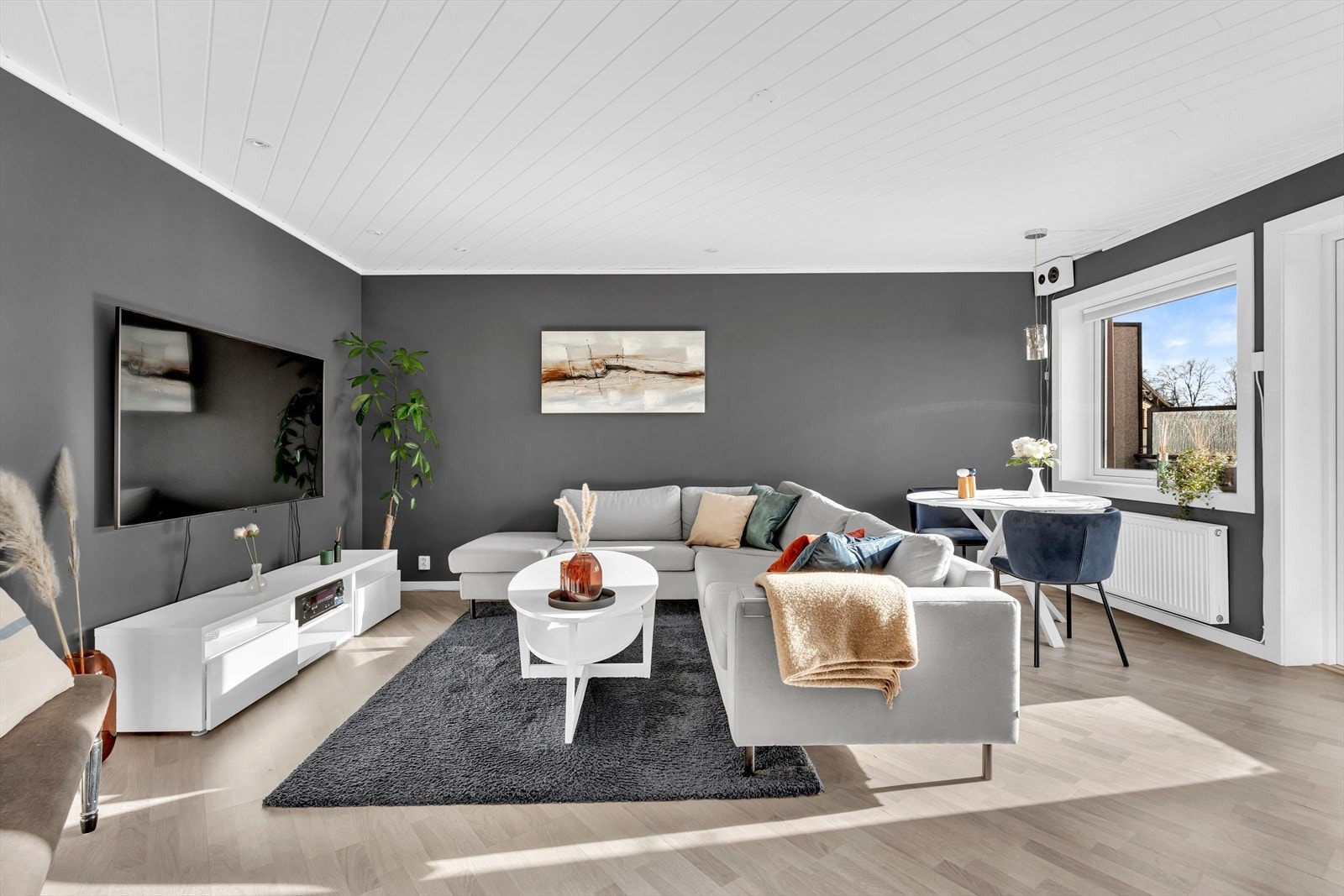 Leiligheten har en god planløsning med romslig stue/kjøkken. Galleribilde