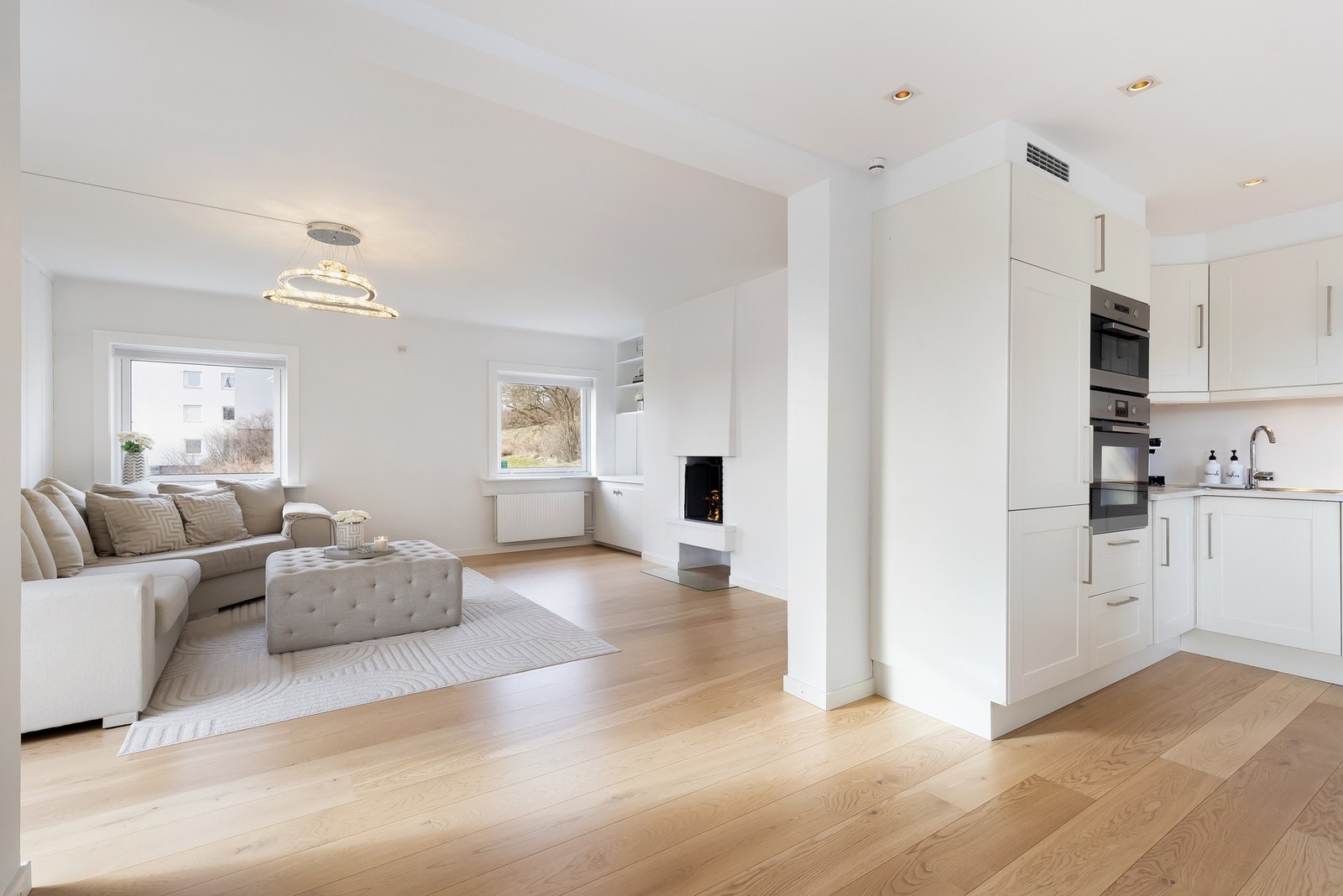 Stue- og kjøkkendelen er av god størrelse. Her er det med andre ord god boltreplass for både store og små. Galleribilde