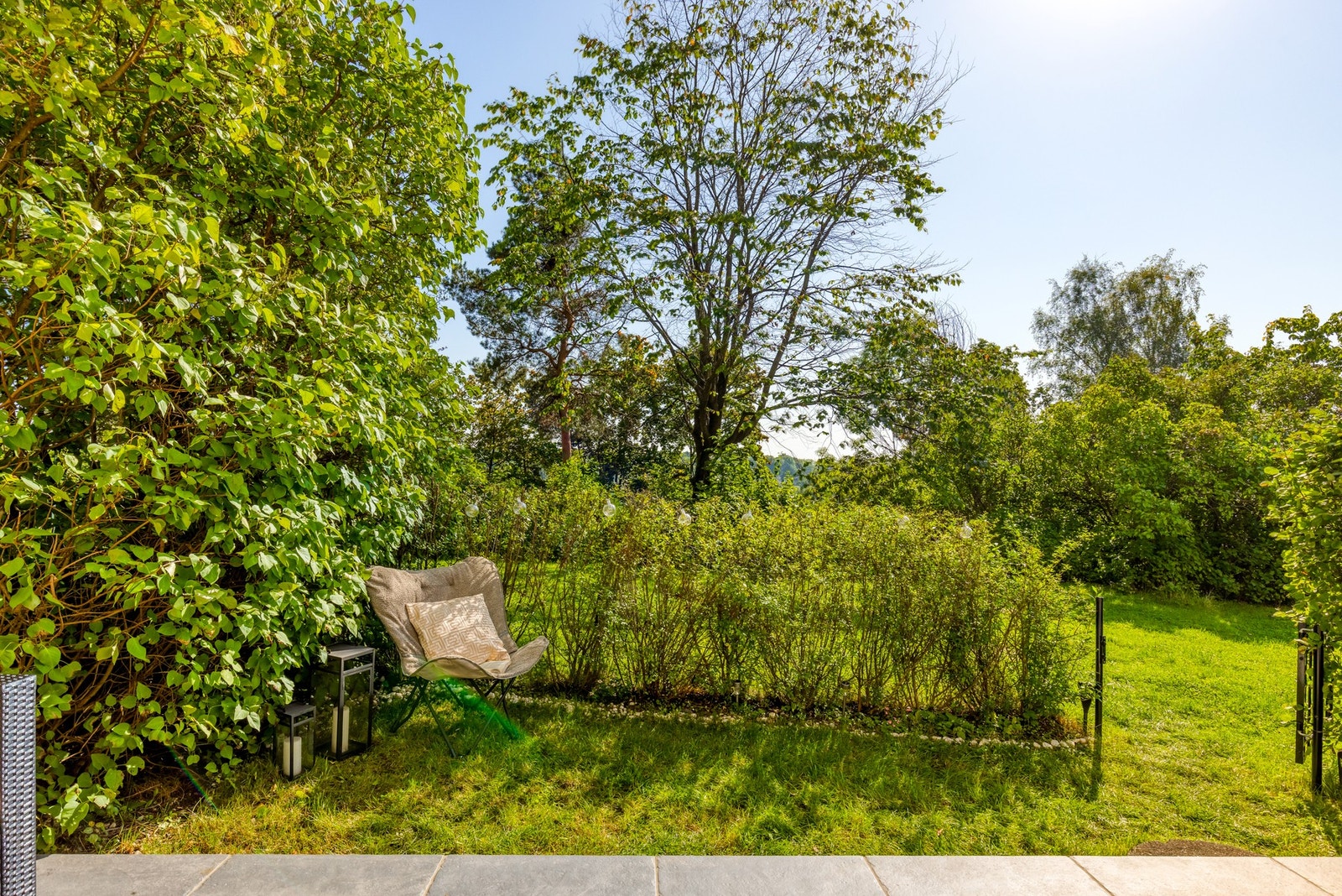 Selve plattingdelen er skiferbelagt og er på ca. 12 kvm. Galleribilde